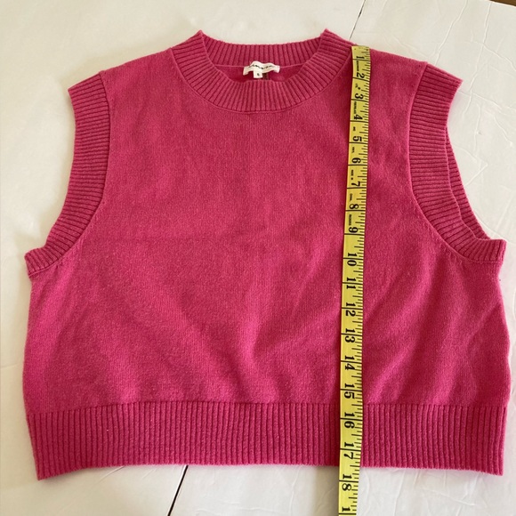Mimosa / Pink cropped lightweight acrylic sweater vest - Picture 7 of 10